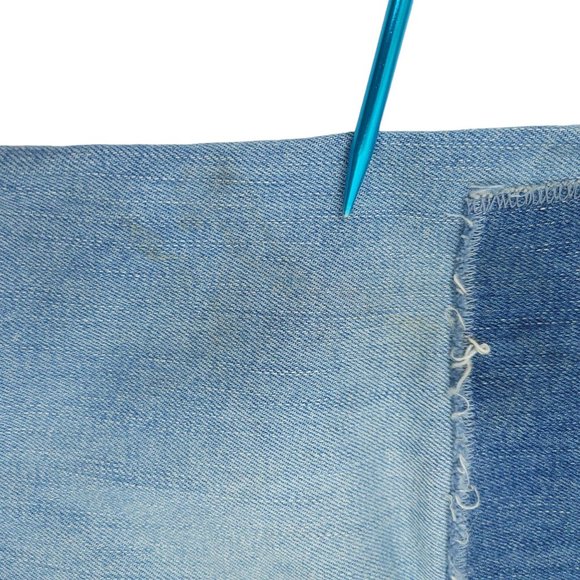 Old Navy Boyfriend Jeans Womens Size 10 Light Wash Distressed Holes Patches - Picture 7 of 9